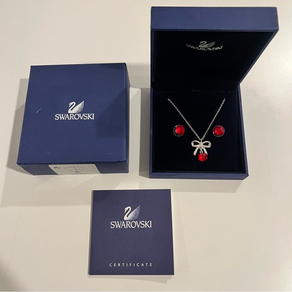 NEW Swarovski Red Crystal Cube Present & Bow Necklace & Earring Set